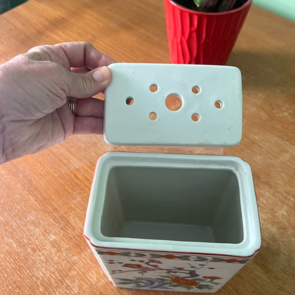 Vintage Hand-painted Floral Frog Rectangular Vase Made in Japan - Picture 5 of 9